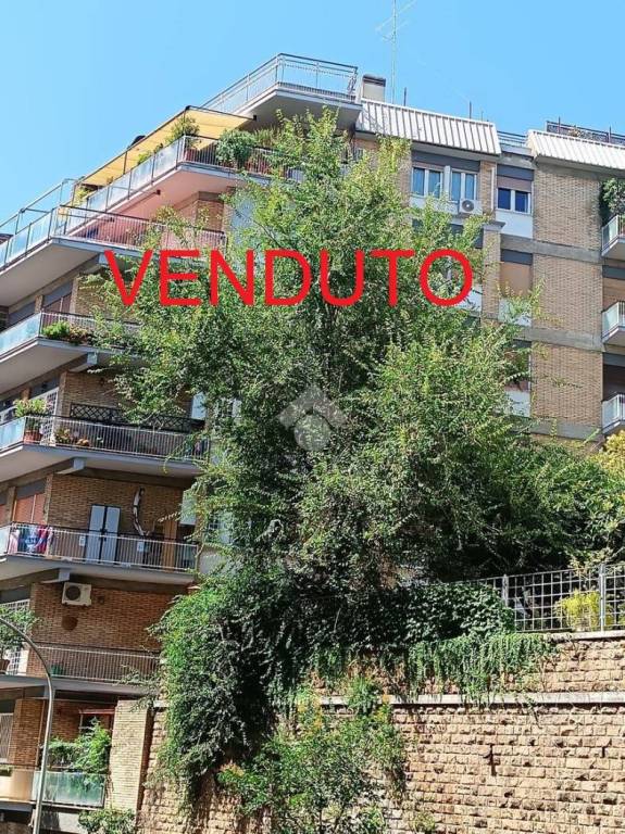 Appartamento in vendita a Roma via San Calepodio