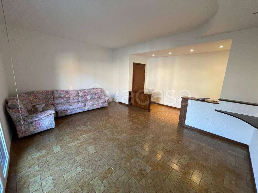 Appartamento in in vendita da privato a Lomazzo viale Somaini, 11