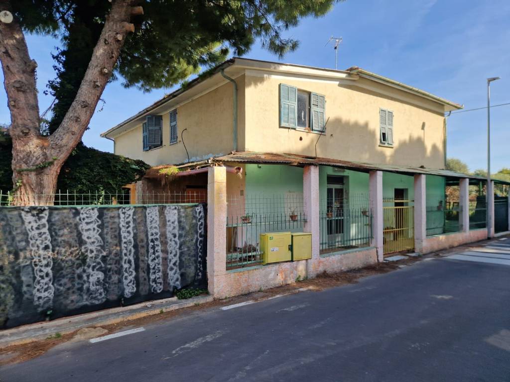 Villa in vendita ad Albenga regione Antognano, 22