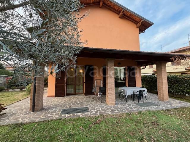 Villa Bifamiliare in vendita a Lurate Caccivio via Barozzo