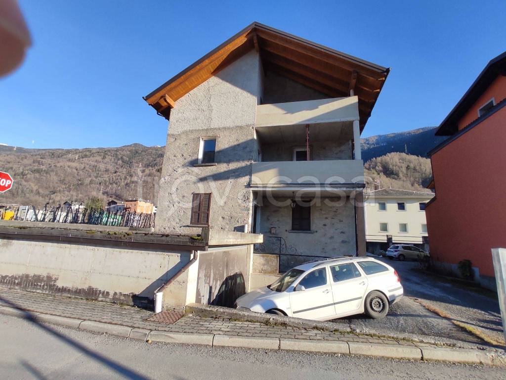 Casa Indipendente in in vendita da privato a Lovero via Ermete Zampatti, 19