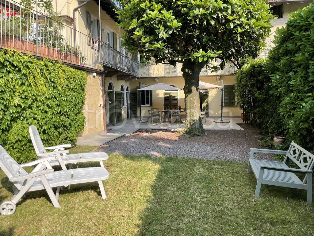 Appartamento in vendita a Lesa via Giuseppe Ferrari, 14
