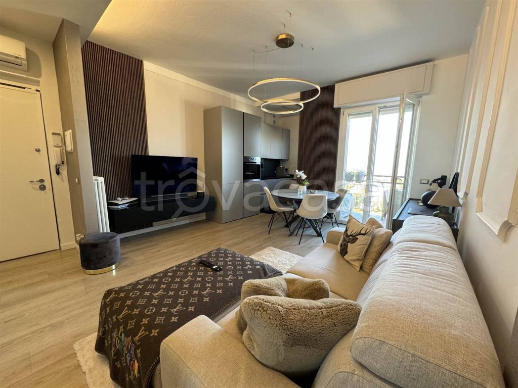 Appartamento in vendita a Desenzano del Garda via Villa del Sole, 76