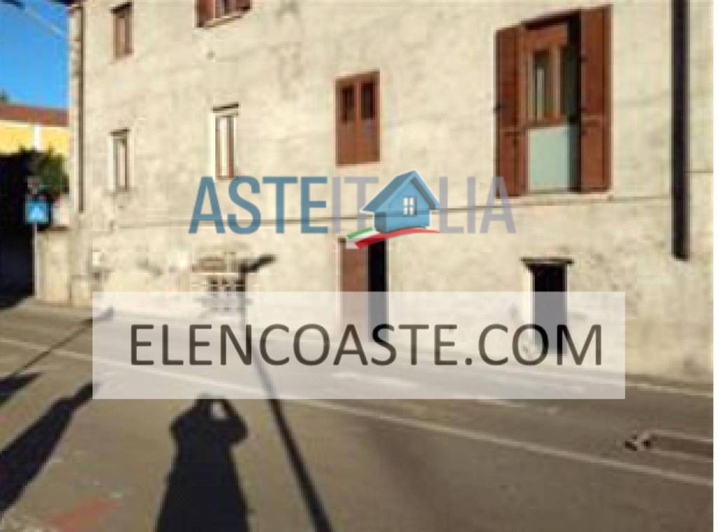 Appartamento all'asta a Giussano via Cesare Battisti, 28