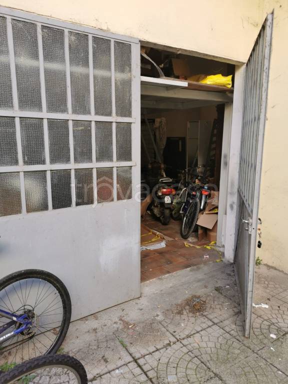 Garage in vendita a Piacenza via Roma, 293