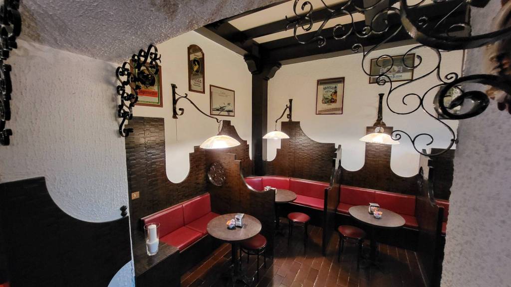 Bar in affitto a Laveno-Mombello via Fratelli Rosselli, 24