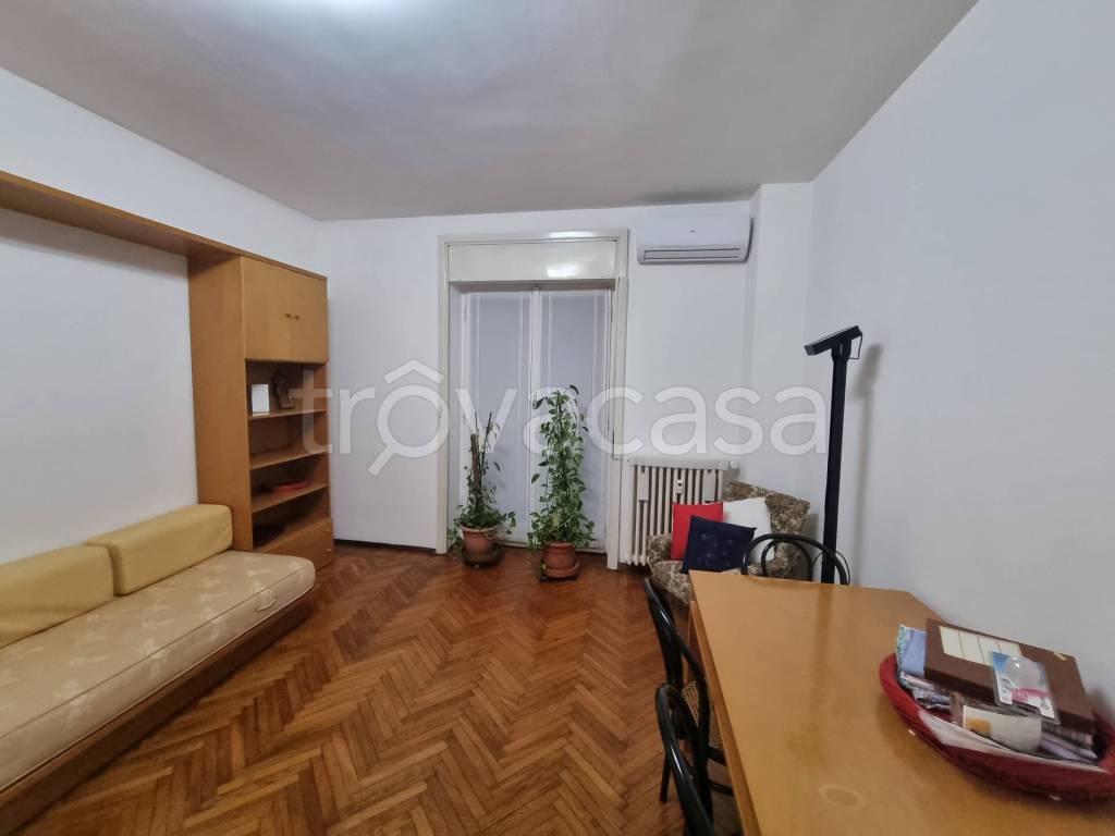 Appartamento in affitto a Milano via Donatello, 21