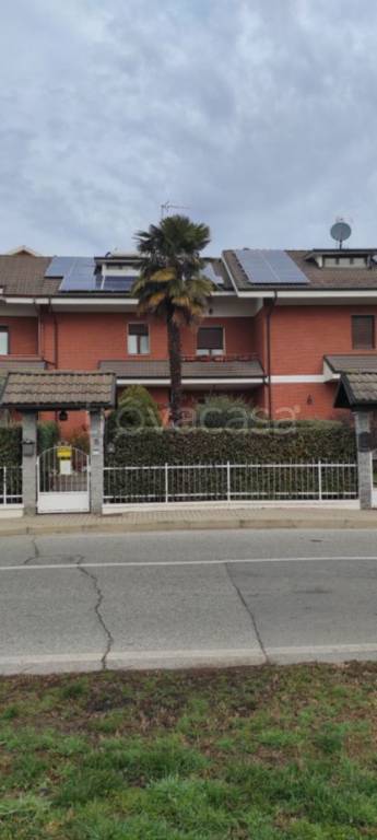 Villa a Schiera in in vendita da privato a Santhià via Eugenio Montale, 15