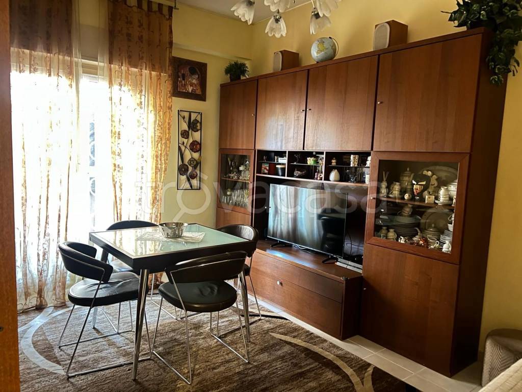 Appartamento in vendita a Roma via Sestio Menas