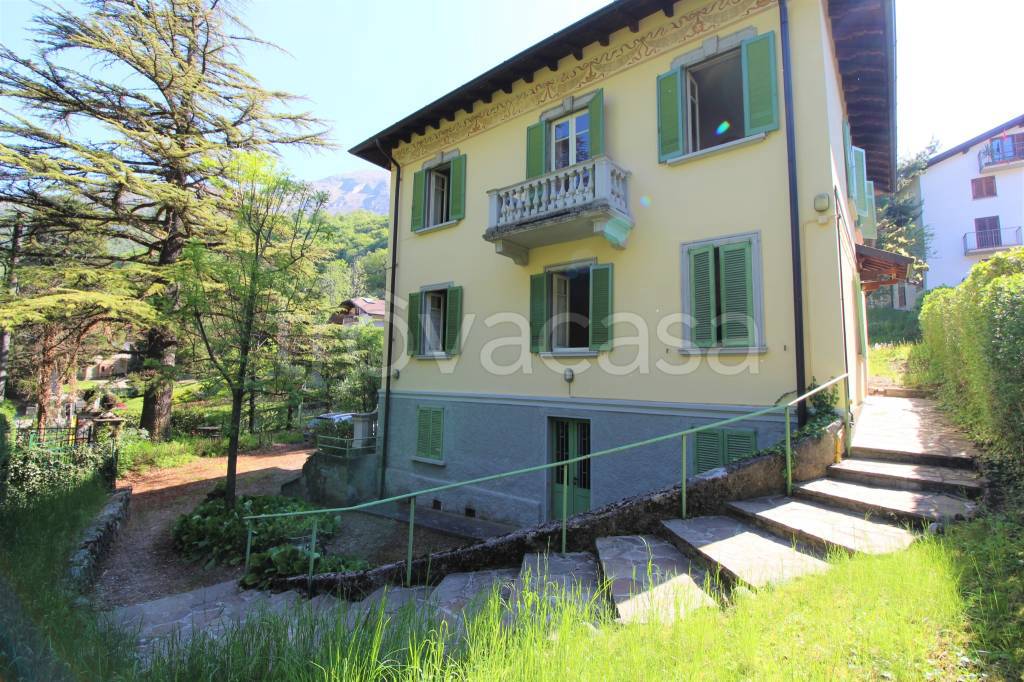 Villa Bifamiliare in vendita a Cremeno via Alessandro Volta, 3