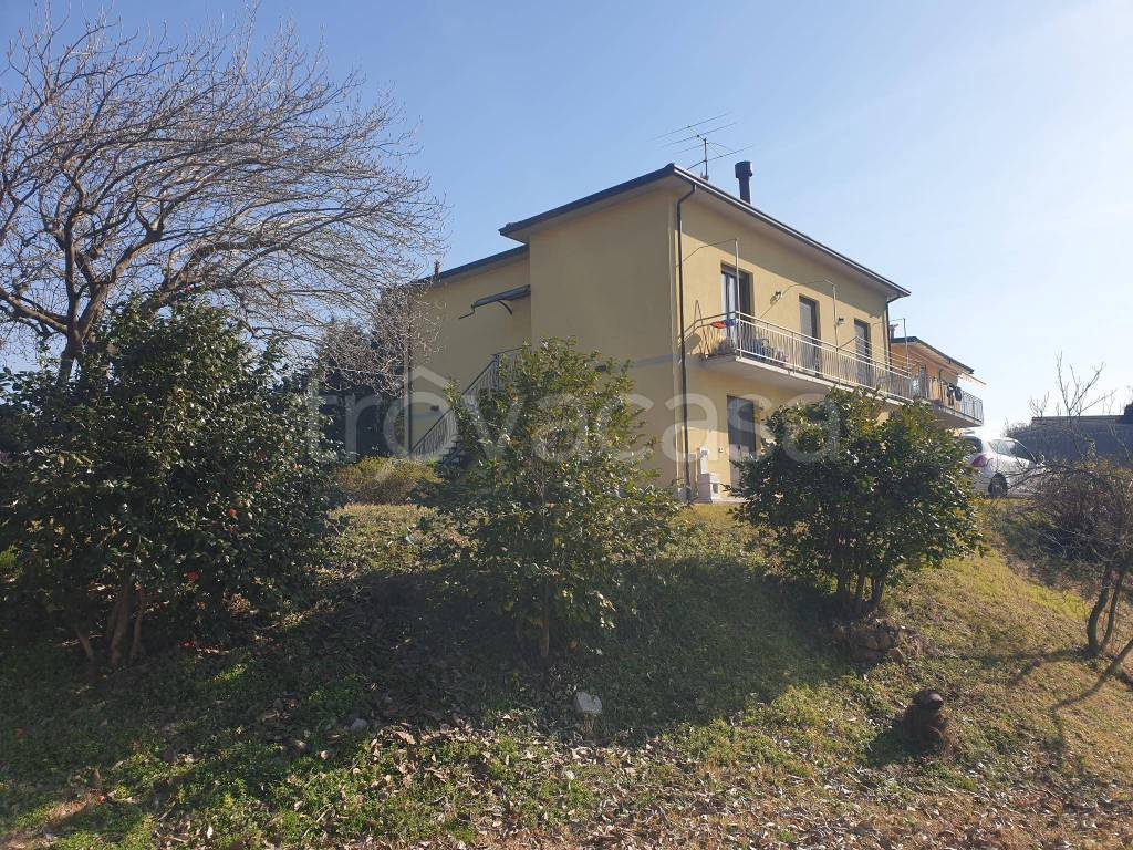 Villa Bifamiliare in vendita a Monvalle via Roma