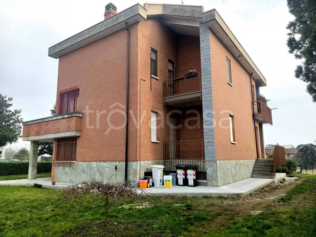 Villa Bifamiliare in vendita a Chieri via Angelo Menzio, 10