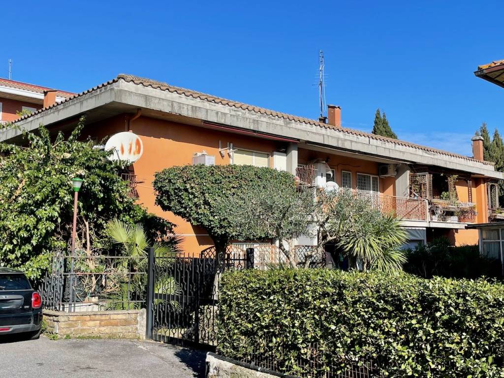 Appartamento in vendita a Roma via al Sesto Miglio, 45