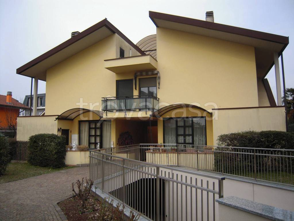 Villa a Schiera in vendita a Lainate via Pagliera, 74