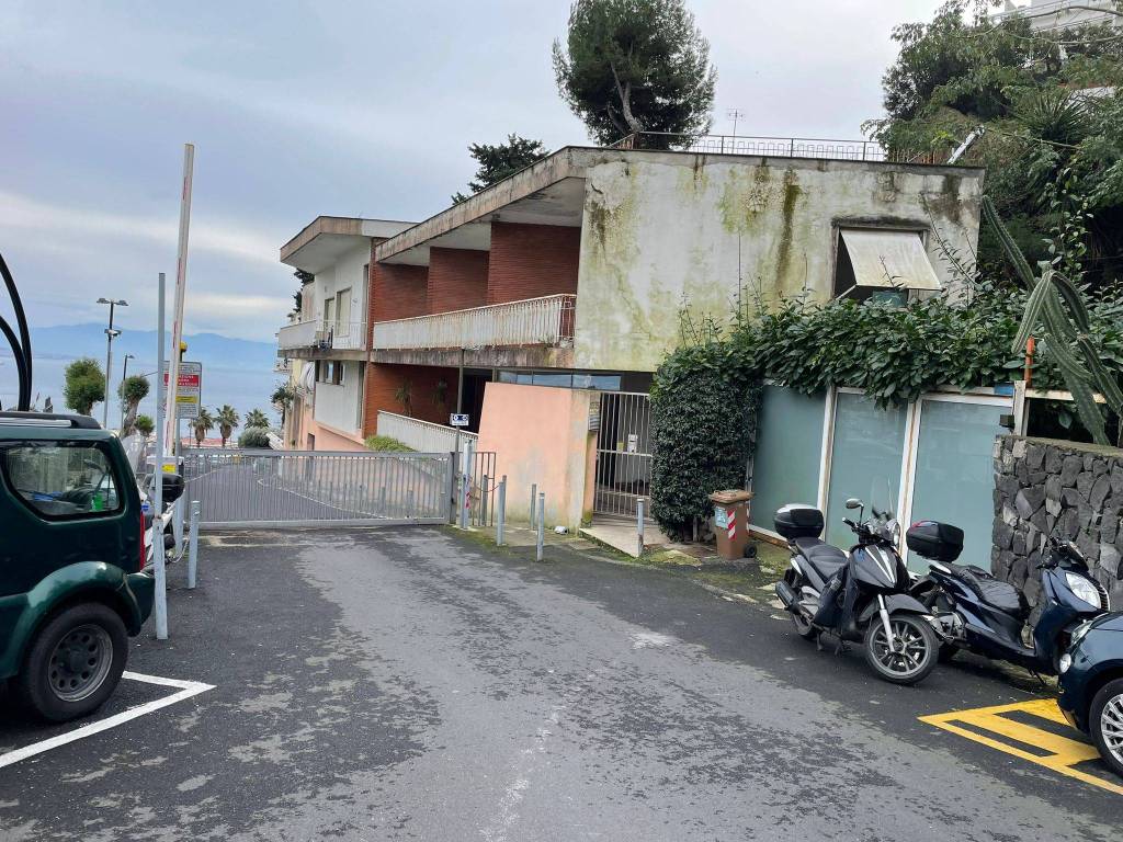 Villa Bifamiliare in vendita a Napoli via Privata del Parco Comola Ricci