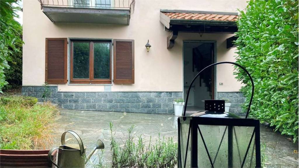 Casa Indipendente in vendita a Varese via Della Tallera, 8