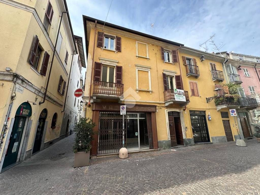 Intero Stabile in vendita a Vercelli via Elia Emanuele Foà, 39