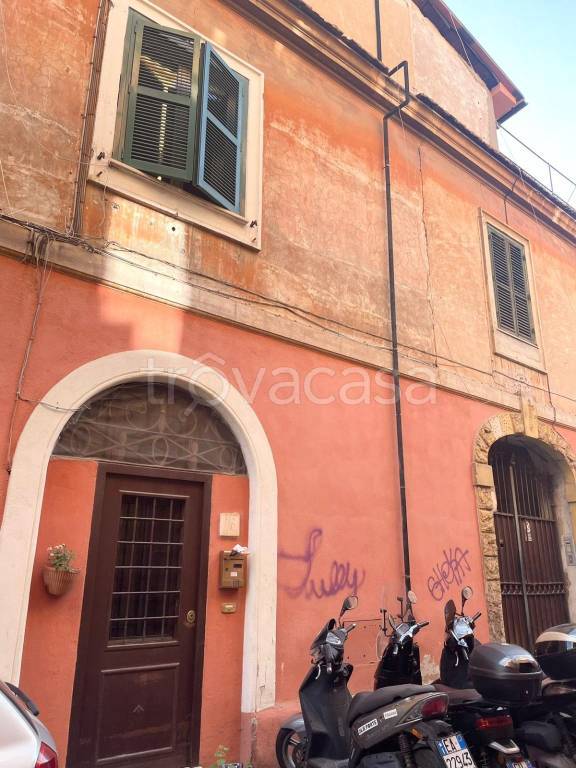 Appartamento in vendita a Roma via Caltanissetta