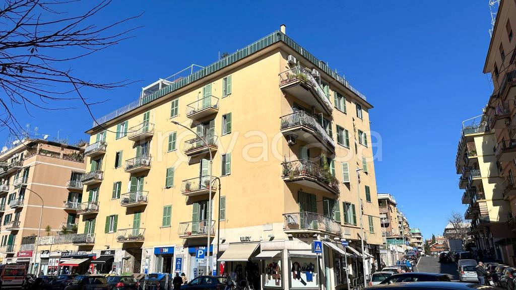 Appartamento in vendita a Roma via di Boccea, 170