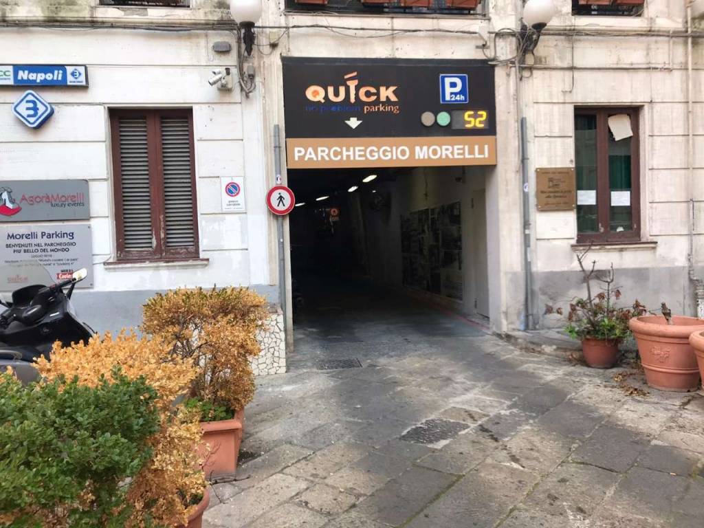 Garage in vendita a Napoli via domenico morelli