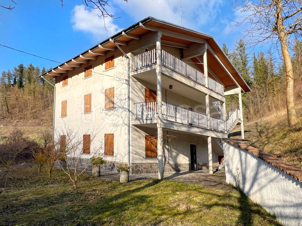 Villa Bifamiliare in vendita a Castelnovo ne' Monti via Botteghe, 13