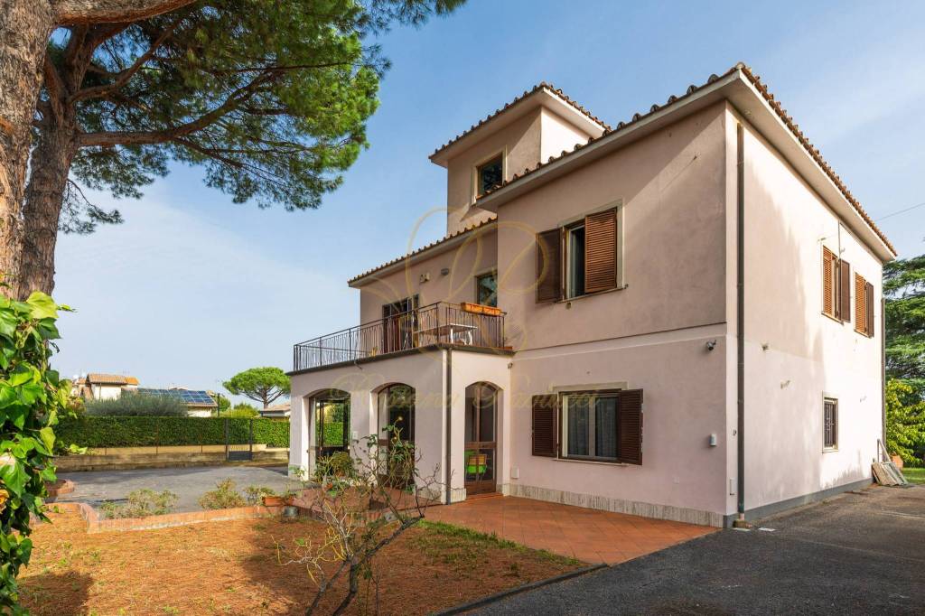 Villa in vendita a Frascati via Giuseppe Luzi, 24