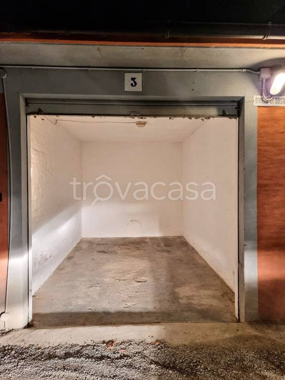 Garage in affitto a Bologna via Col di Lana, 1