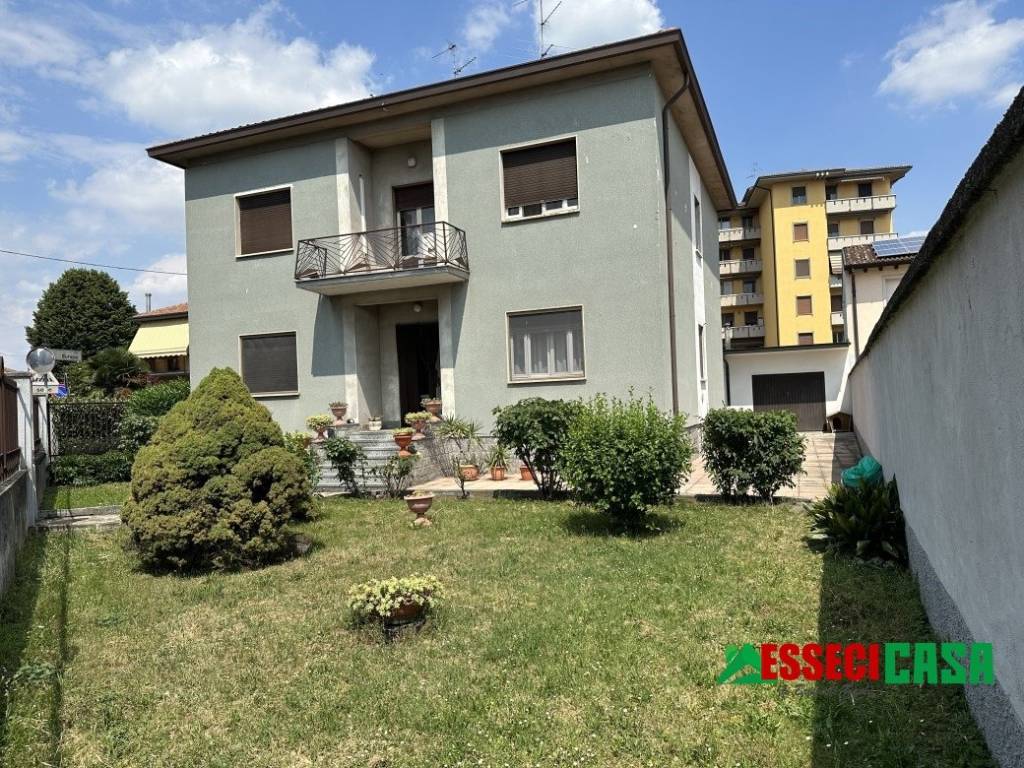 Villa in vendita ad Arzago d'Adda via t.Adami