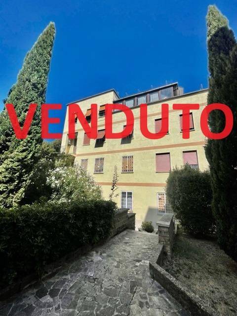Appartamento in vendita a Roma via Enrico Carano