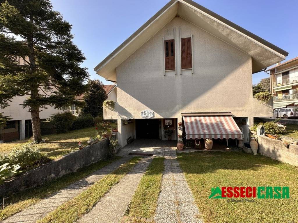 Villa in vendita a Casirate d'Adda via Matteotti