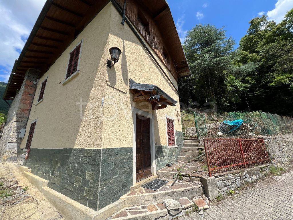 Casale in vendita a Val Brembilla via Iv Novembre, 19