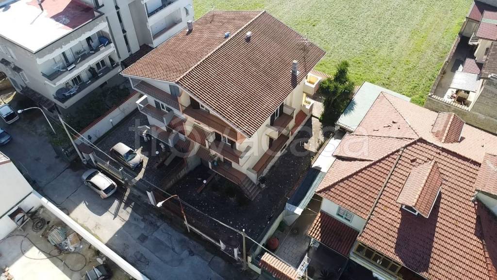 Villa Bifamiliare in vendita a Trentola Ducenta via Vittorio Emanuele III