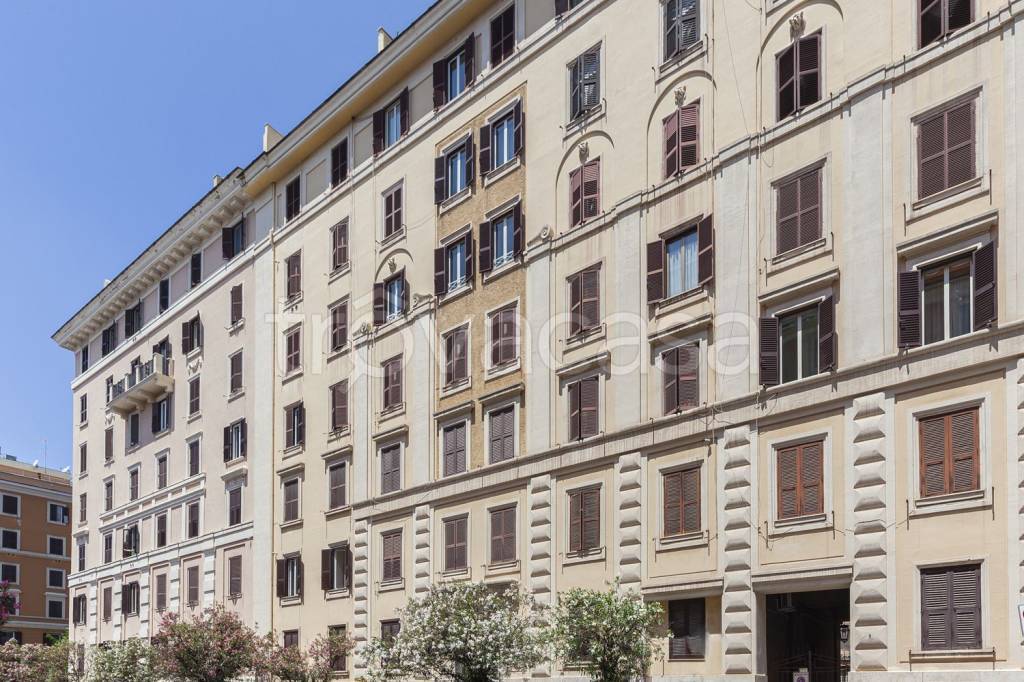 Appartamento in vendita a Roma via Voghera
