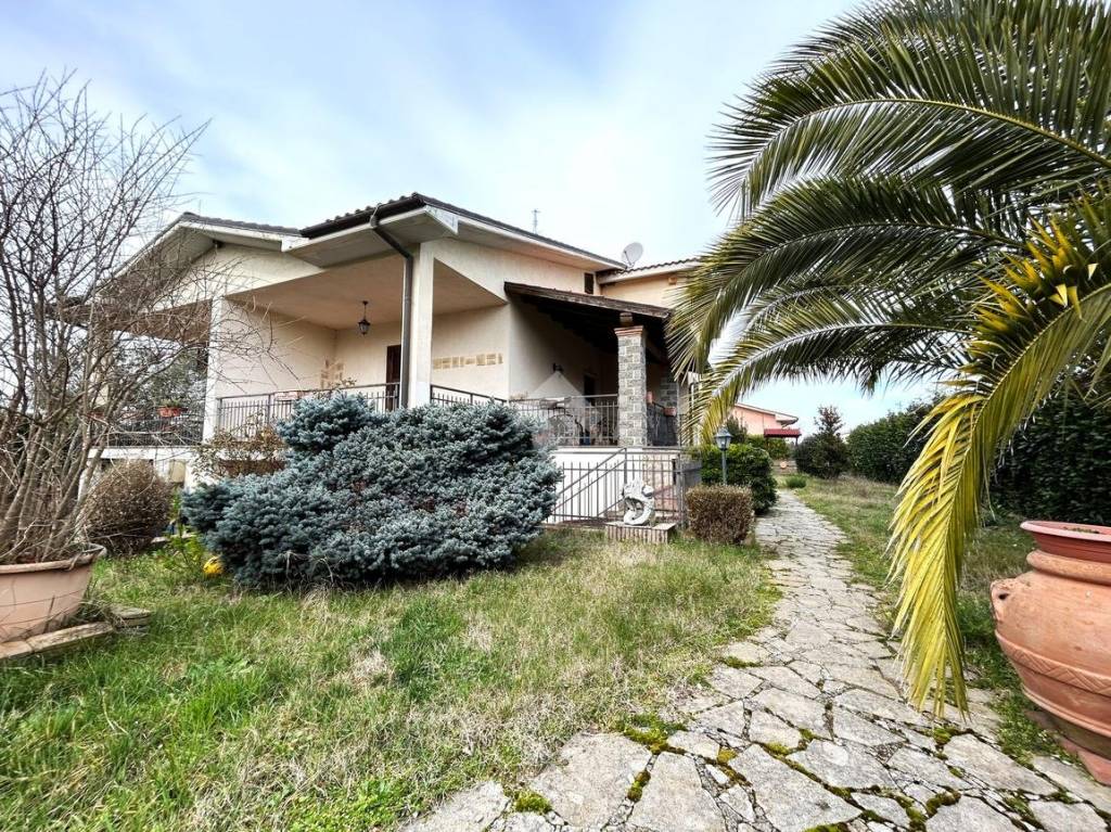 Villa Bifamiliare in vendita a Vitorchiano str. Paparano, 23