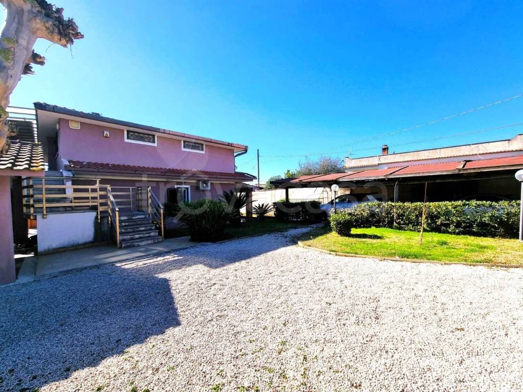 Villa in vendita a Nettuno via Rovito, 119