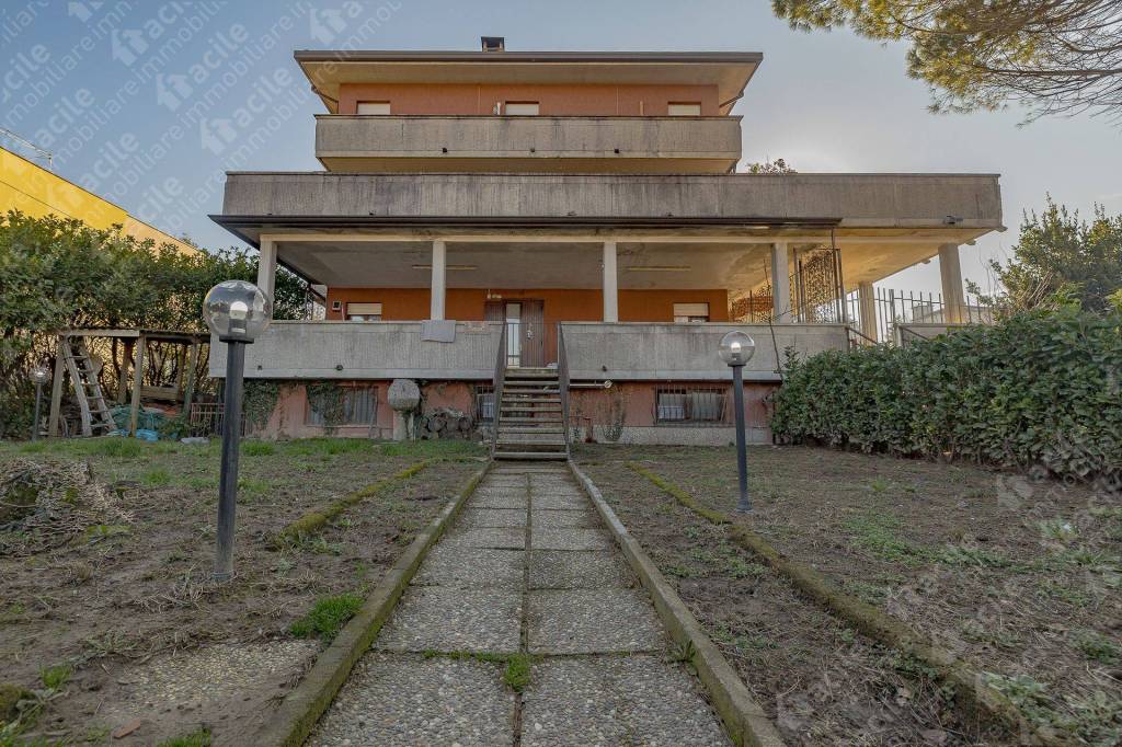 Appartamento in vendita a Rogeno via Papa Giovanni xxiii, 23849 Rogeno lc, Italia