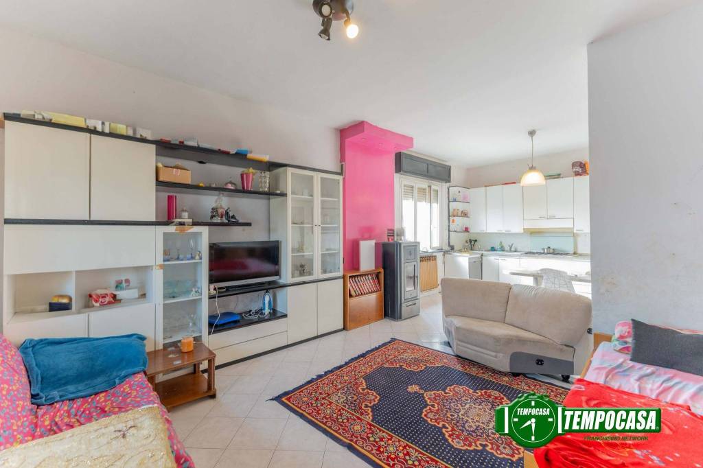 Appartamento in vendita a Verano Brianza via Vittorio Alfieri, 37