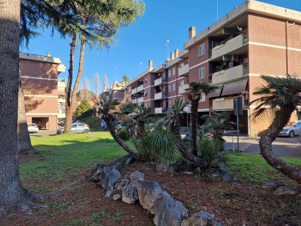 Appartamento in vendita a Roma via Giorgio Amendola