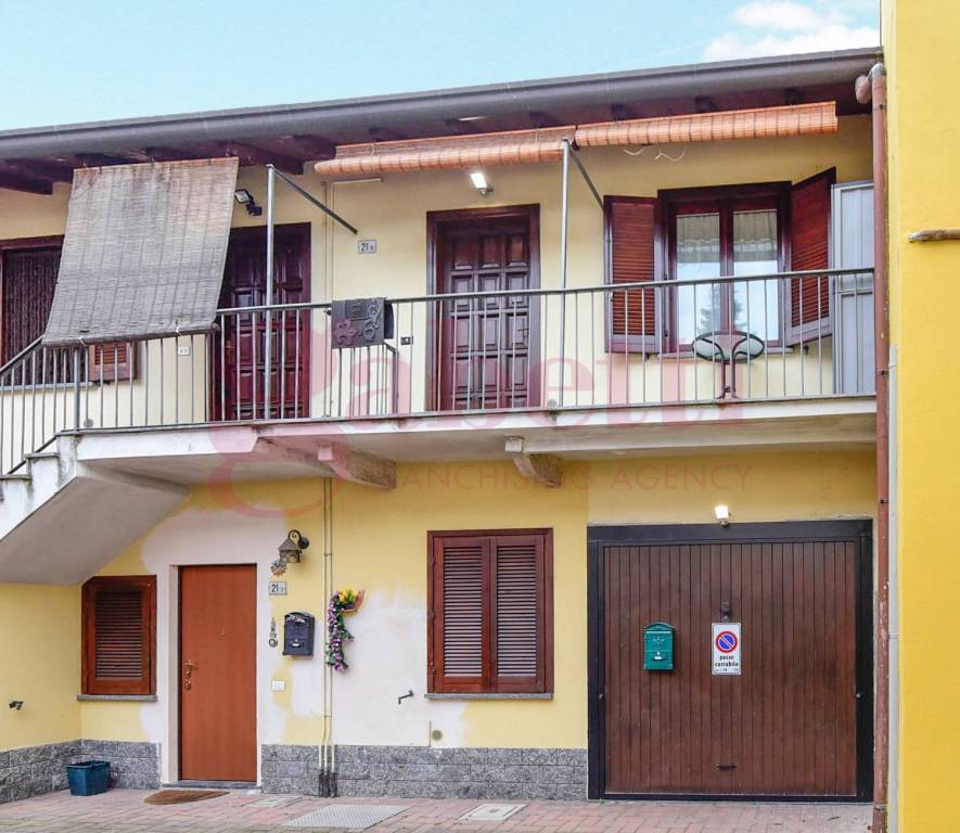 Appartamento in vendita a Carugo via Luigi Cadorna, 2