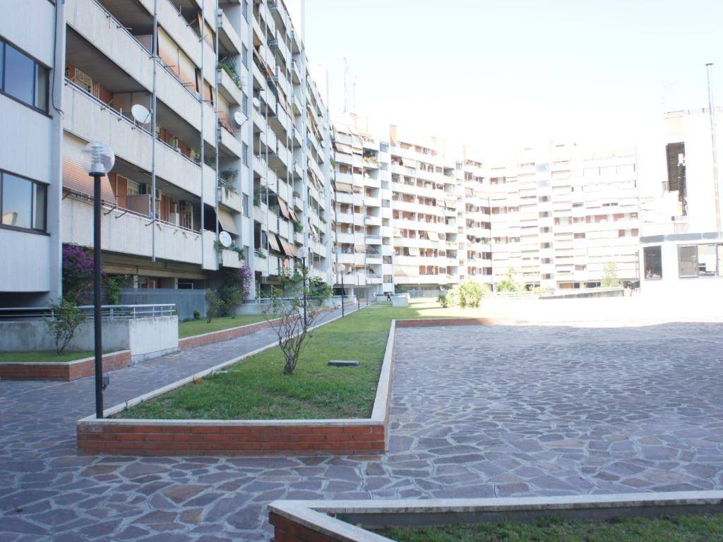 Appartamento in vendita a Roma via Eudo Giulioli, 3