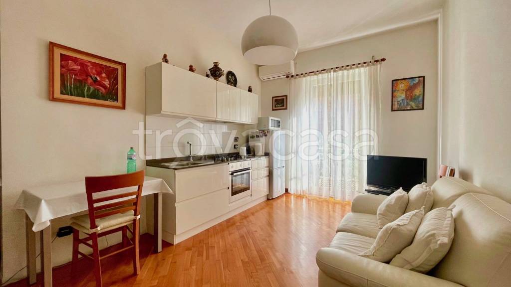 Appartamento in vendita a Roma via Ferdinando Acton, 21