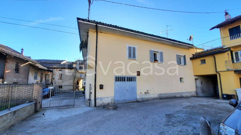 Casa Indipendente in vendita a La Morra via Vassalli