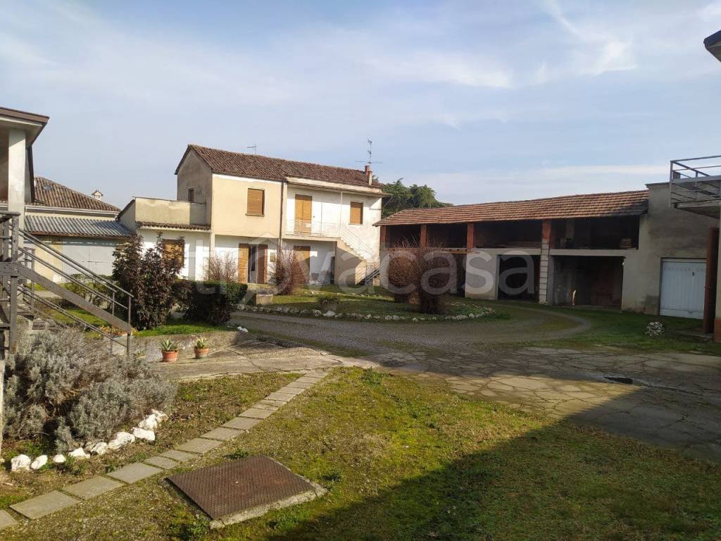 Casa Indipendente in vendita a Castelnuovo Bocca d'Adda