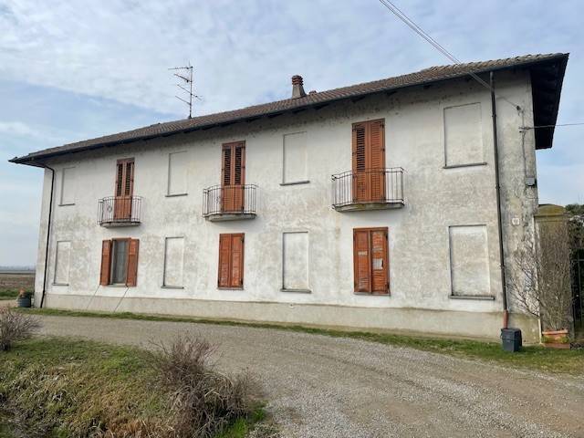 Villa in vendita a Vercelli cascina Angossetta