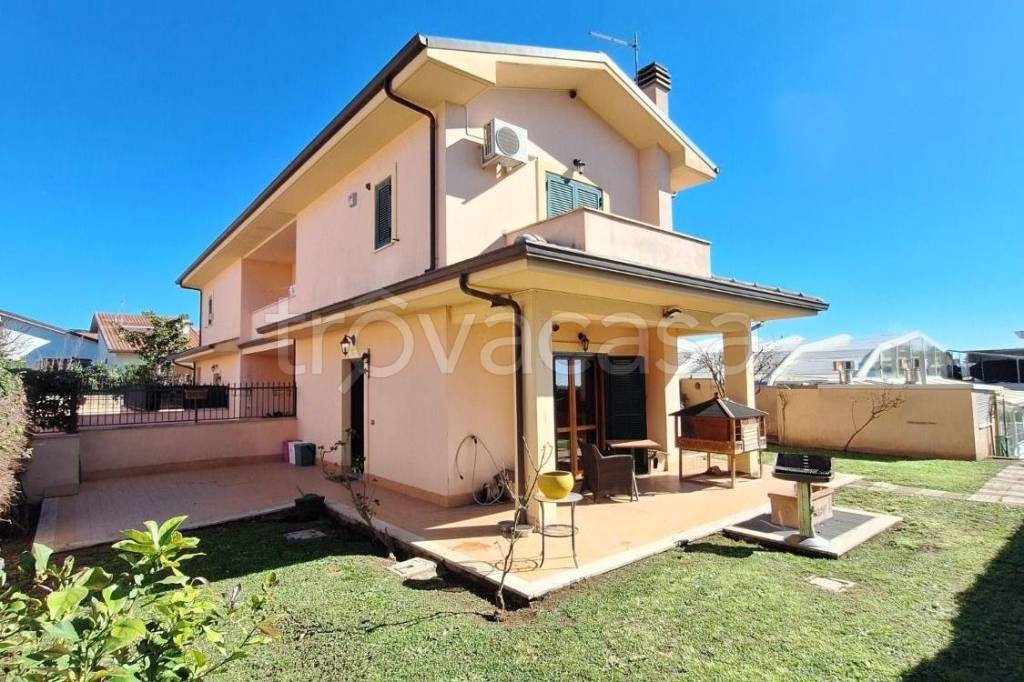 Villa Bifamiliare in vendita ad Albano Laziale via Moricone, 17