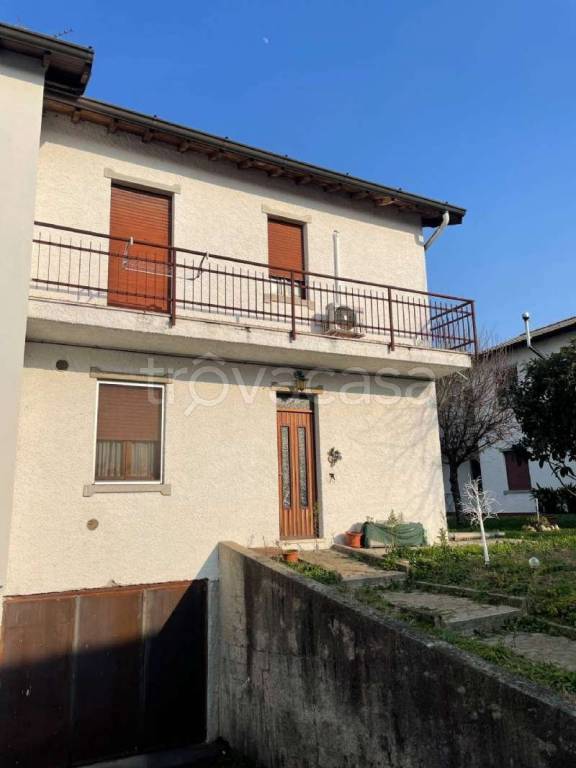 Villa Bifamiliare in vendita a Casirate d'Adda vicolo Piazzolo 16