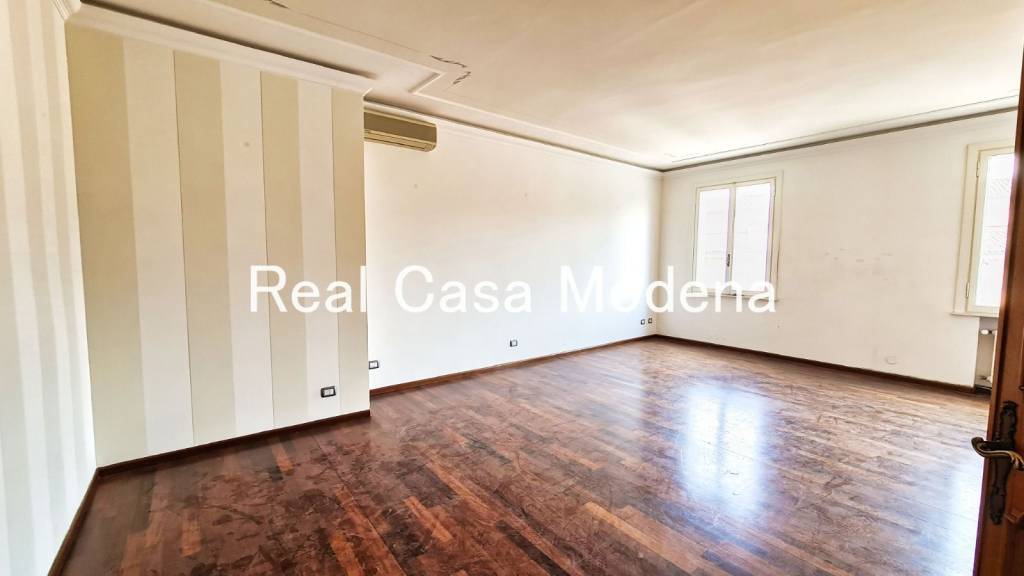 Appartamento in vendita a Modena corso Canalchiaro