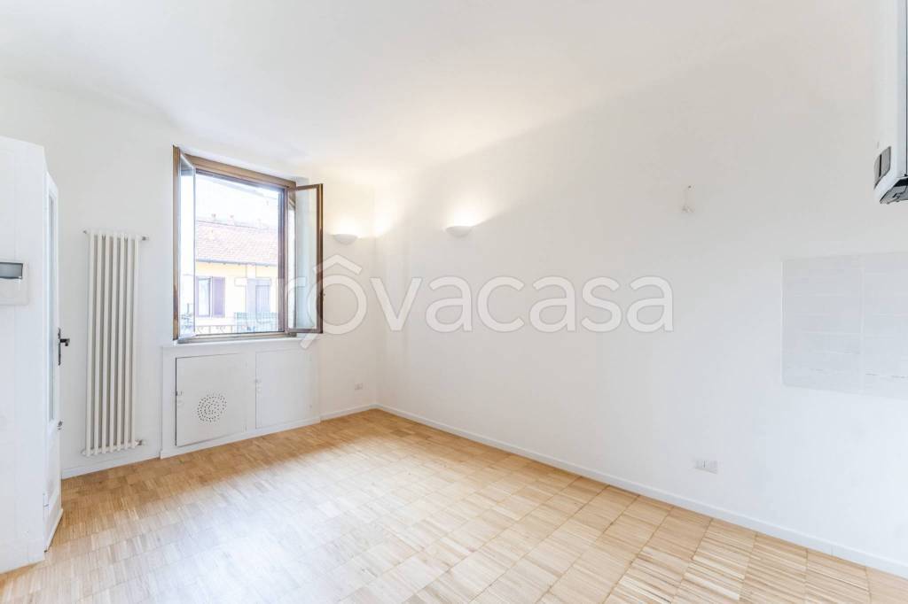 Appartamento in vendita a Milano via Marcantonio dal Re, 2