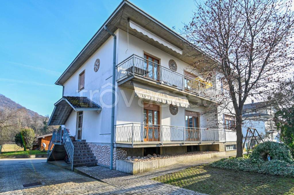 Villa Bifamiliare in vendita ad Albano Sant'Alessandro via Guglielmo Marconi, 42
