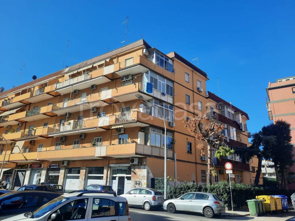 Appartamento in vendita a Bari via Giovanni Modugno